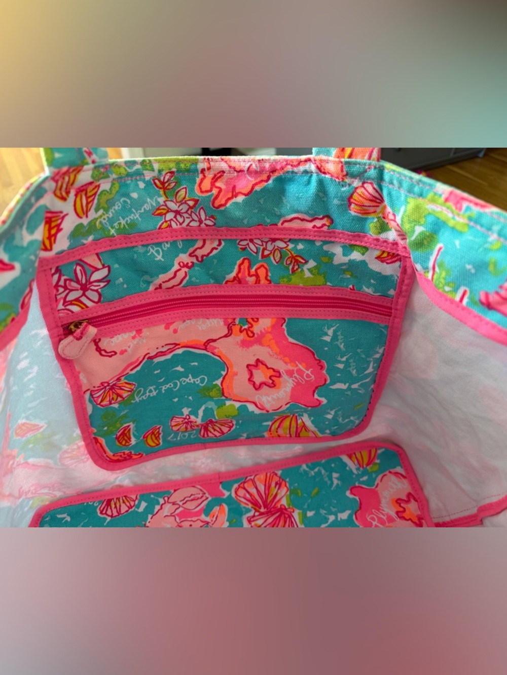 Lilly Pulitzer palm beach tote Cape and Islands 2017. RARE HTF - Picture 9 of 14